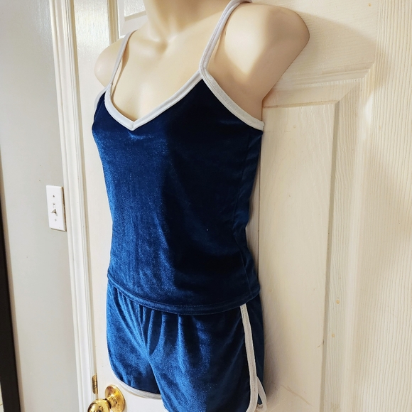 SHEIN CONTRAST BINDING VELVET SHORTS SET - Picture 6 of 6